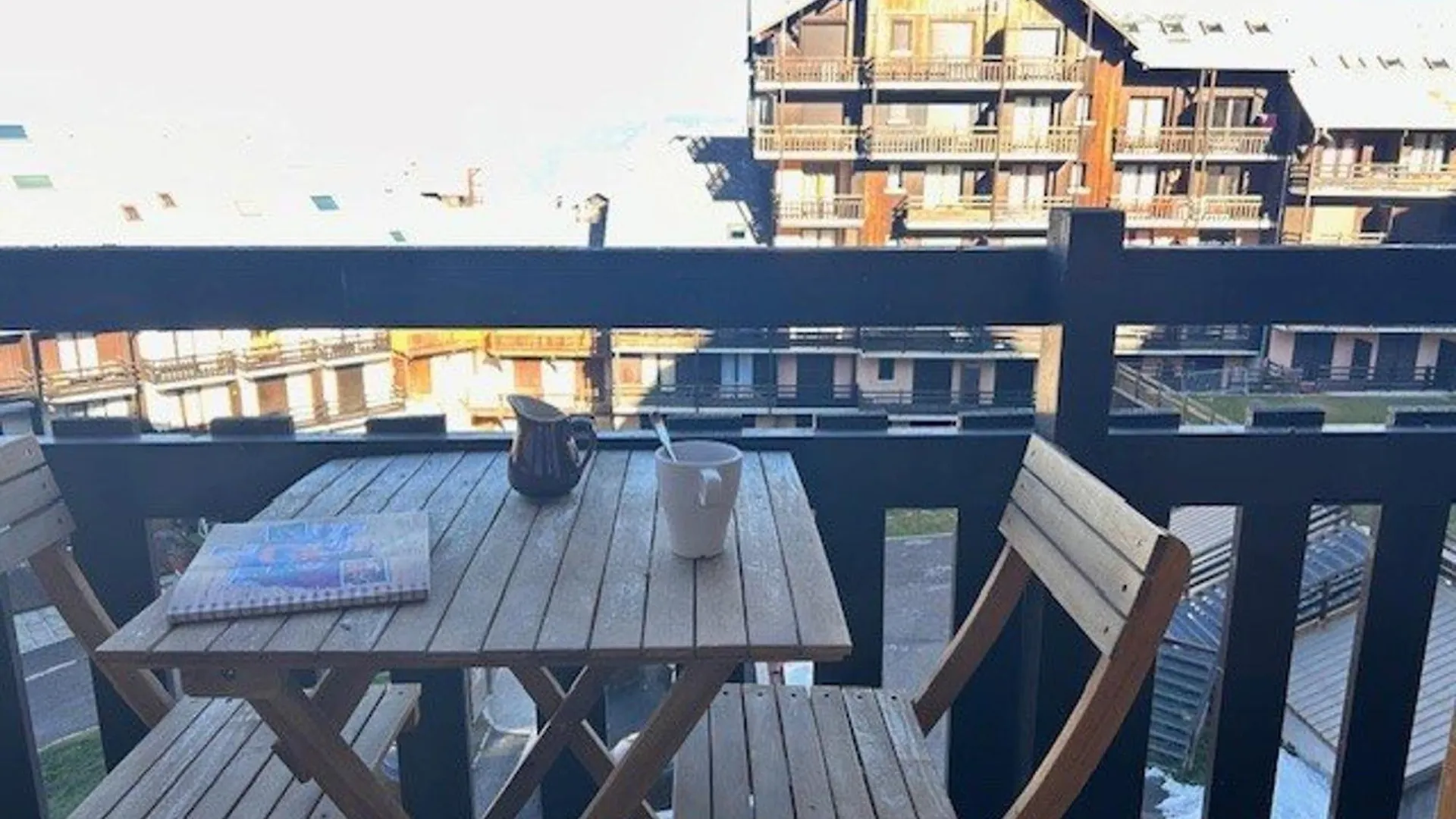 Studio Cabine 4 Pers. A Risoul 1850, Acces Direct Pistes, Balcon, Piscine Chauffee L'Ete - Fr-1-330-575 0*,  France
