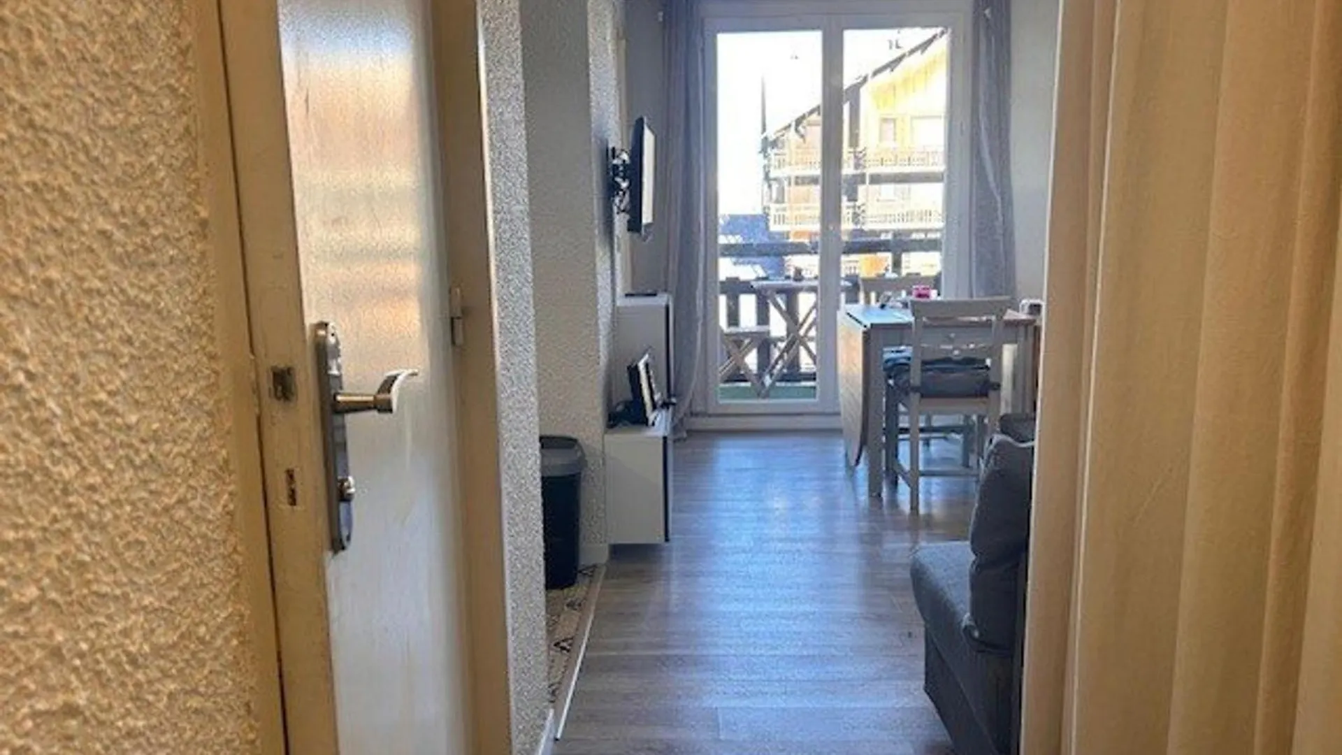 Studio Cabine 4 Pers. A Risoul 1850, Acces Direct Pistes, Balcon, Piscine Chauffee L'Ete - Fr-1-330-575 France