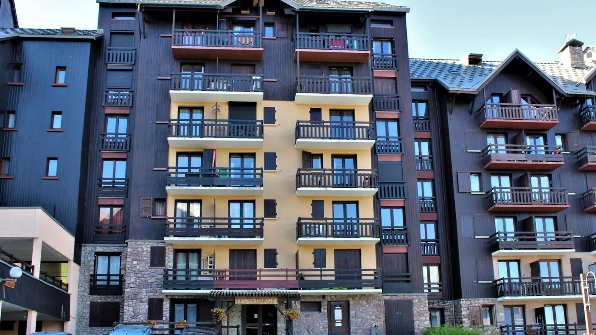 Apartment Studio Cabine 4 Pers. A Risoul 1850, Acces Direct Pistes, Balcon, Piscine Chauffee L'Ete - Fr-1-330-575