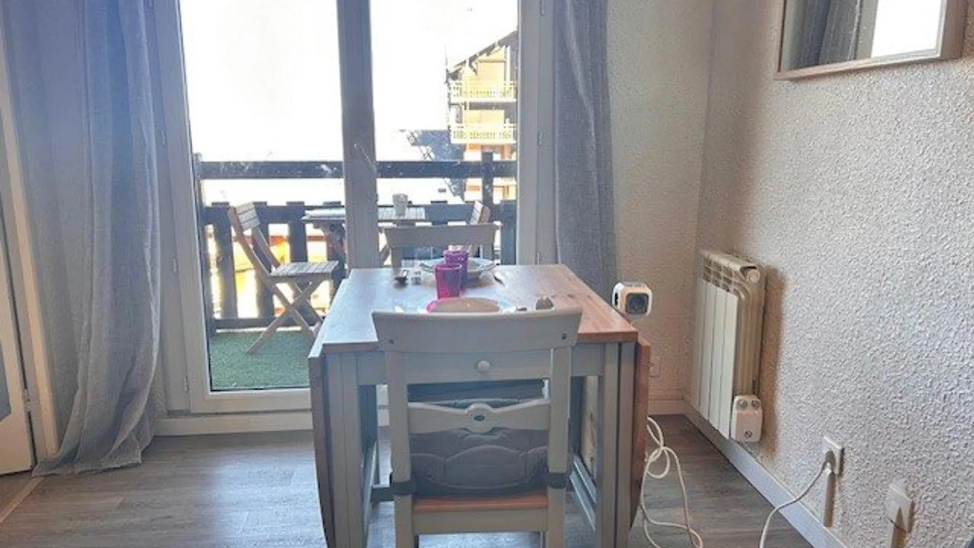 Studio Cabine 4 Pers. A Risoul 1850, Acces Direct Pistes, Balcon, Piscine Chauffee L'Ete - Fr-1-330-575 0*,  France