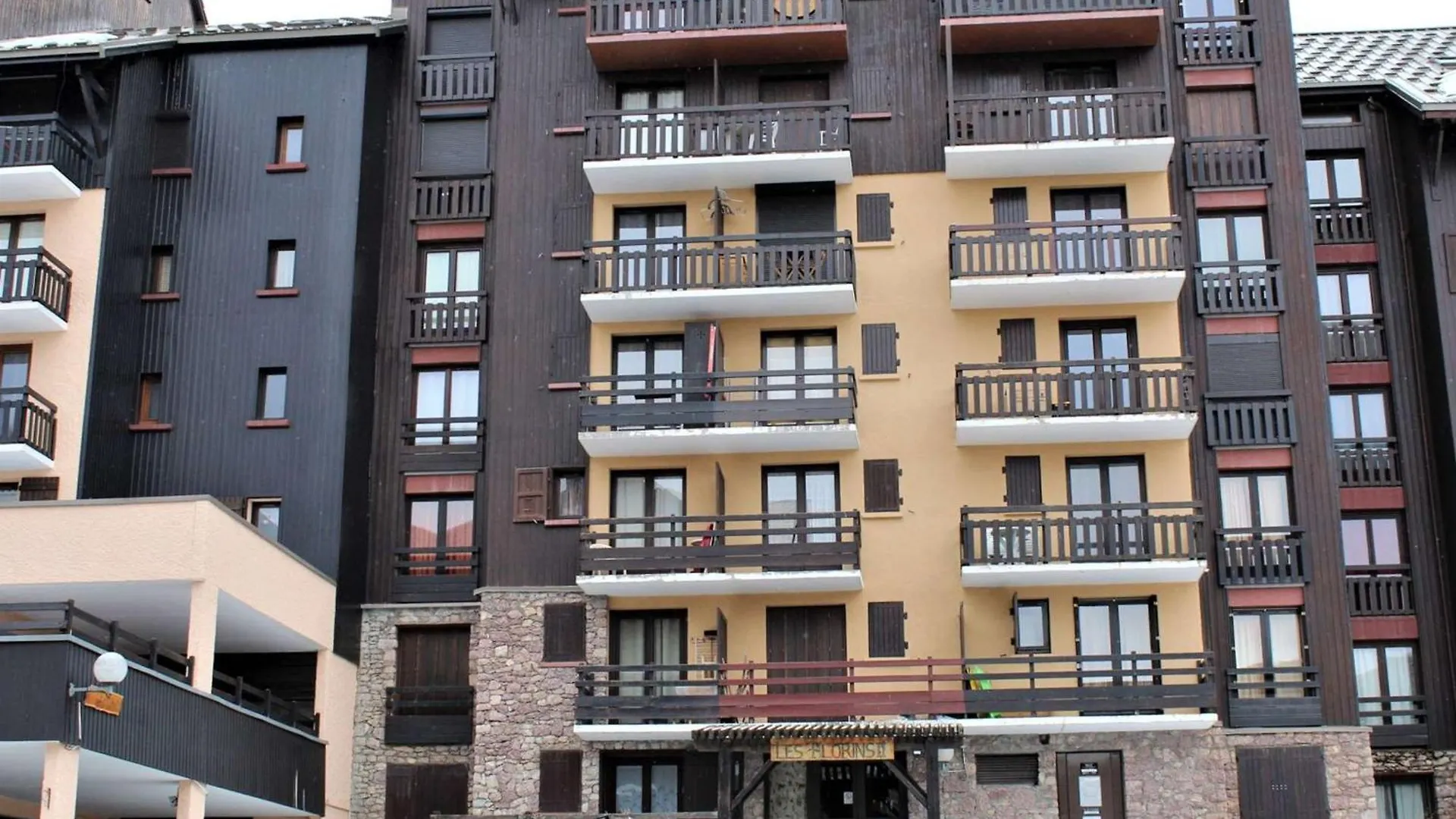 Studio Cabine 4 Pers. A Risoul 1850, Acces Direct Pistes, Balcon, Piscine Chauffee L'Ete - Fr-1-330-575